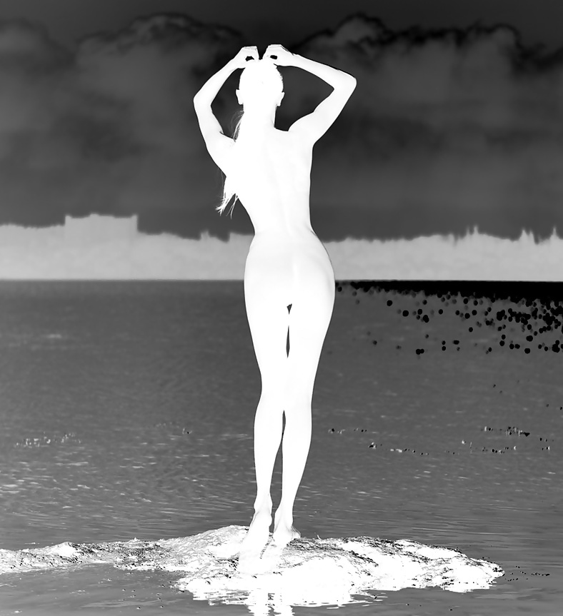 788x863, 126 Kb / женщина, силуэт, ч/б, воды, негатив