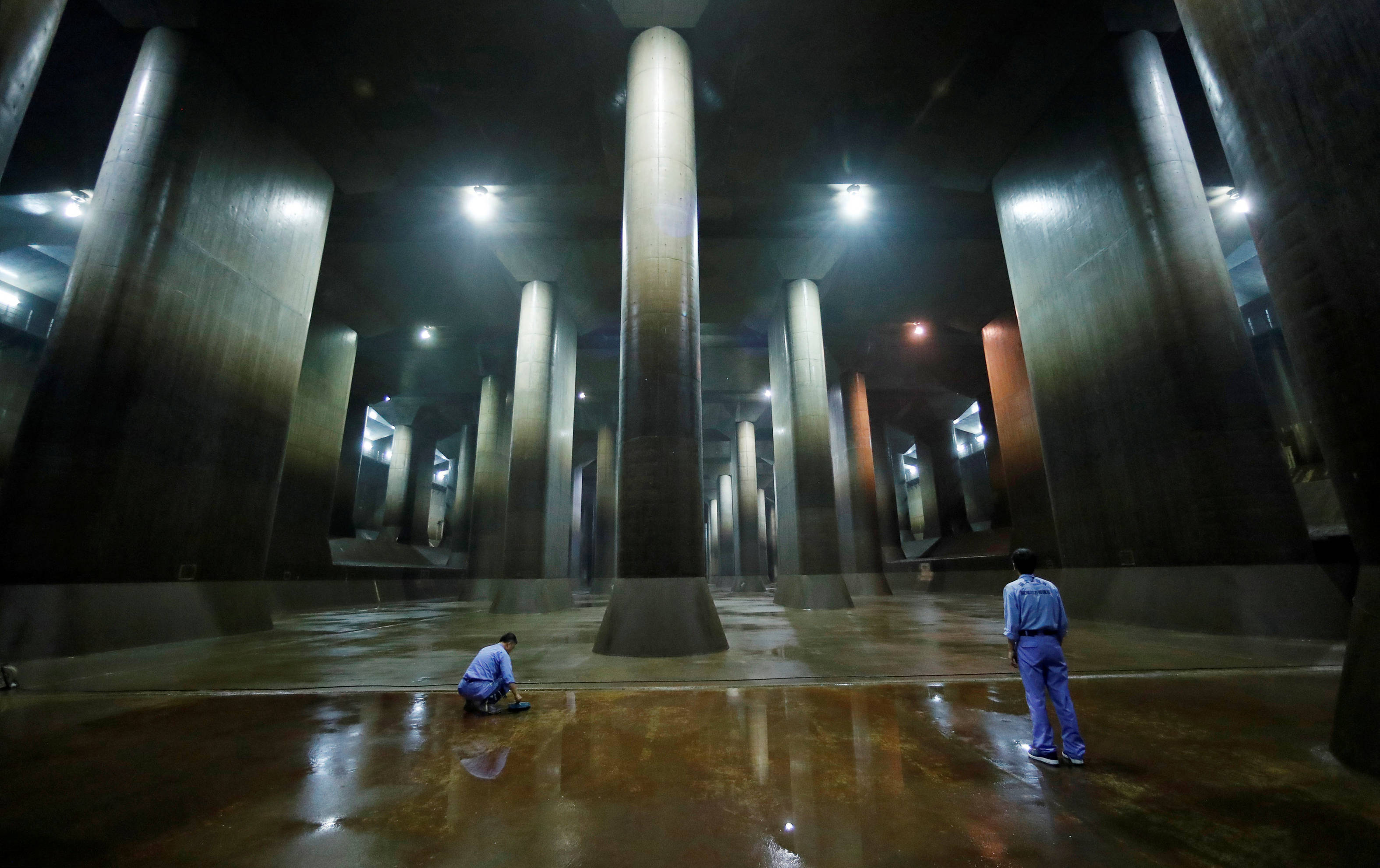 3150x1983, 513 Kb / Ливневка, Токио, коллектор, колонны