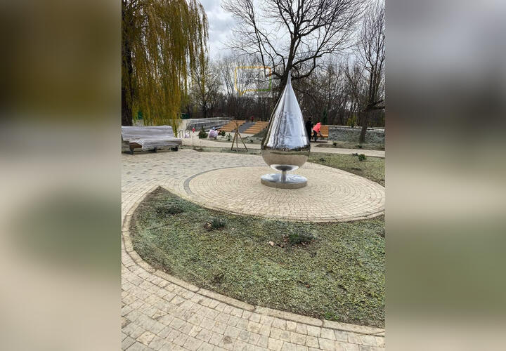 720x500, 68 Kb / капля, арт-объект, Кубань, парк, скульптура, секс-игрушка, анальная пробка