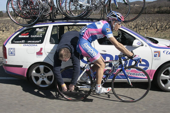 675x449, 87 Kb / велосипед, питстоп, помощь на ходу