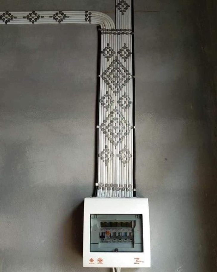 728x910, 62 Kb / Кабель менеджмент, электрика, узор, орнамент, коробка, электрошкаф
