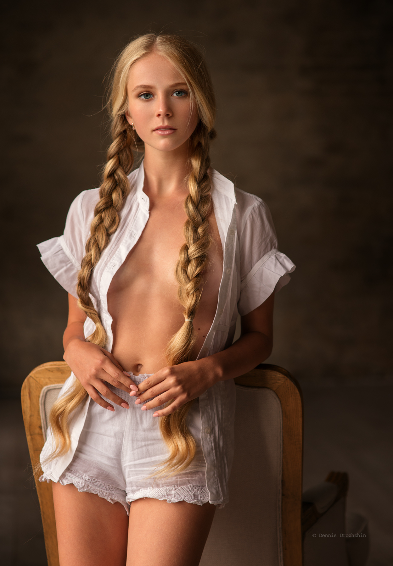 1249x1800, 623 Kb / блондинка, косы, блузка, шорты, трусики