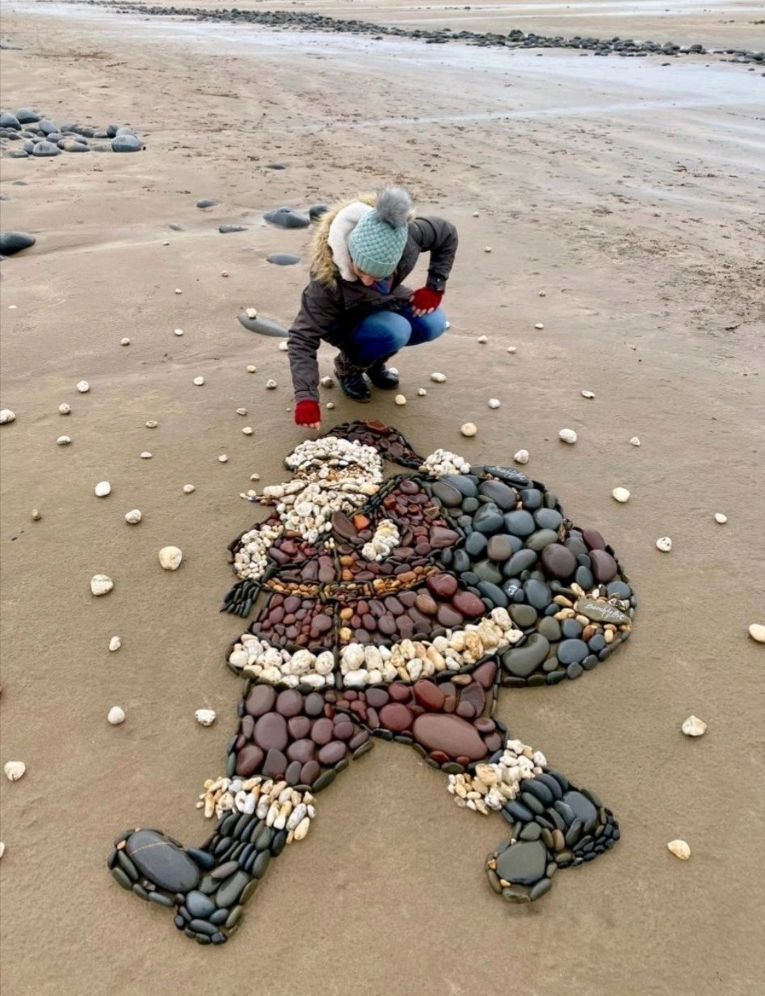 1079x1404, 439 Kb / санта, галька, песок