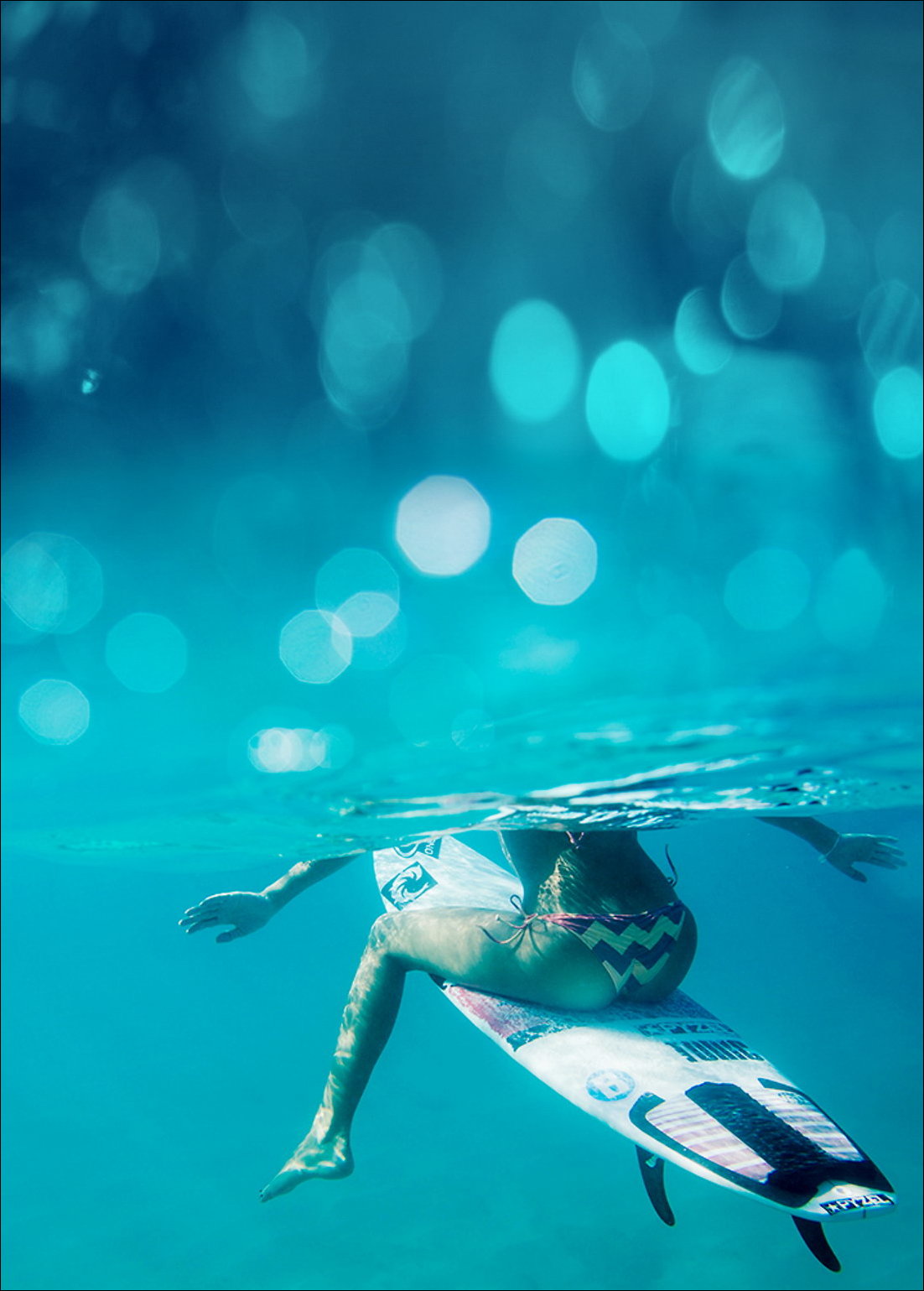 1102x1539, 158 Kb / попа, бикини, под водой, доска, серфер, серфинг