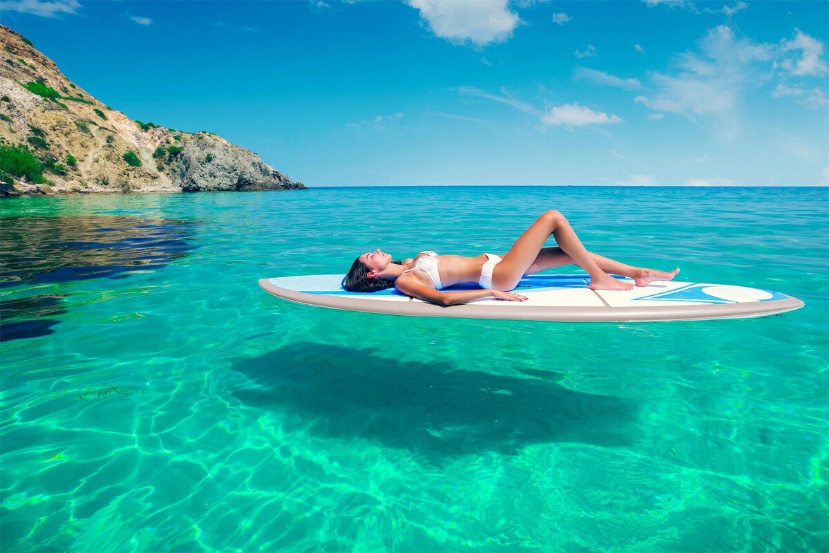 1200x800, 285 Kb / купальник, доска, сёрфинг, море, вода, скалы