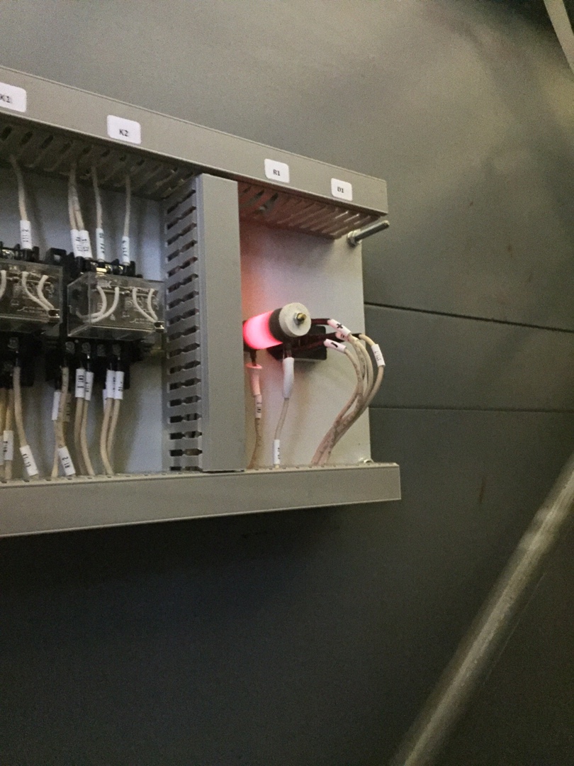 810x1080, 319 Kb / Резистор, светится, перегруз