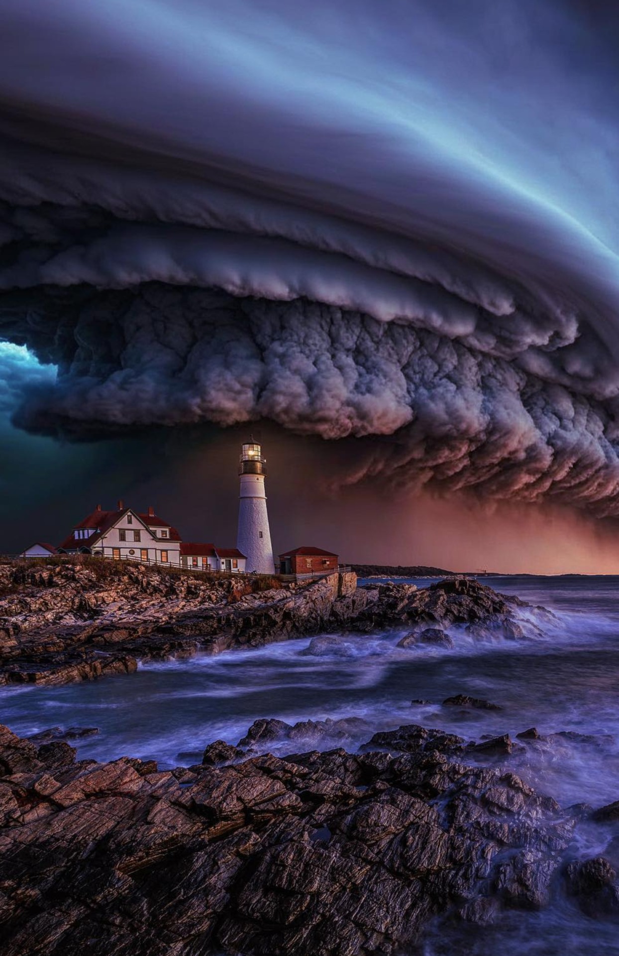 1244x1920, 465 Kb / Маяк, Мыс Элизабет, облака, шторм, камни, скалы