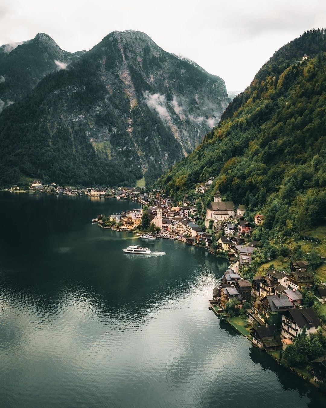1080x1350, 457 Kb / озеро, часовня, дом, катер, Hallstatt, Халльштатт, Гальштат