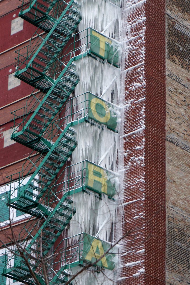 800x1200, 251 Kb / Лестница, tora, лёд, здание, кирпич