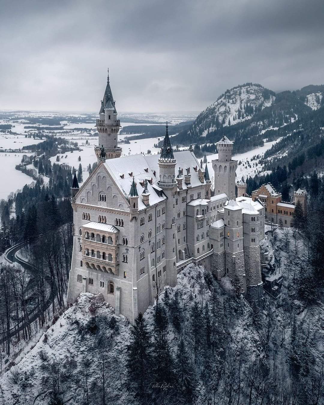 1080x1351, 230 Kb / замок, горы, снег, зима, Нойшванштайн