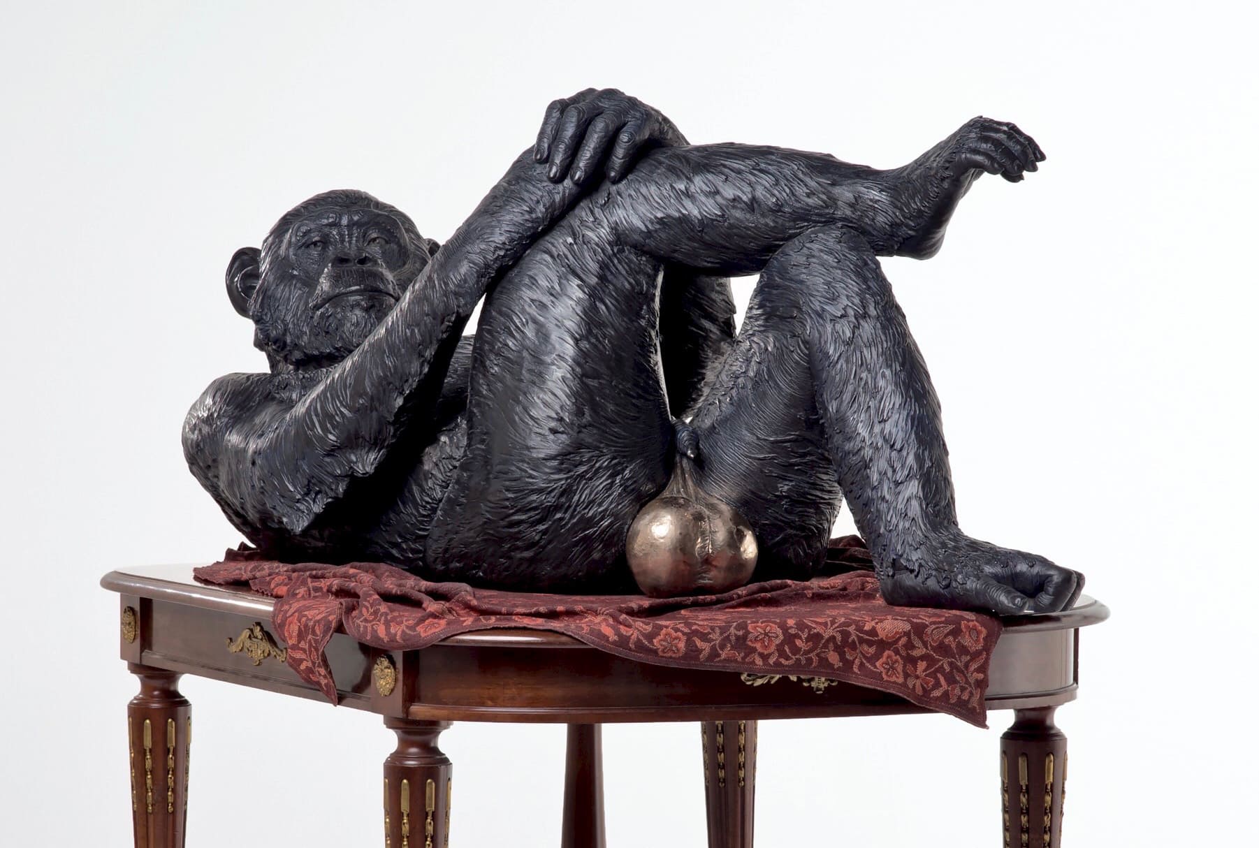 1802x1214, 179 Kb / скульптура, Кинг-Конг, яйца, столик, обезьяна