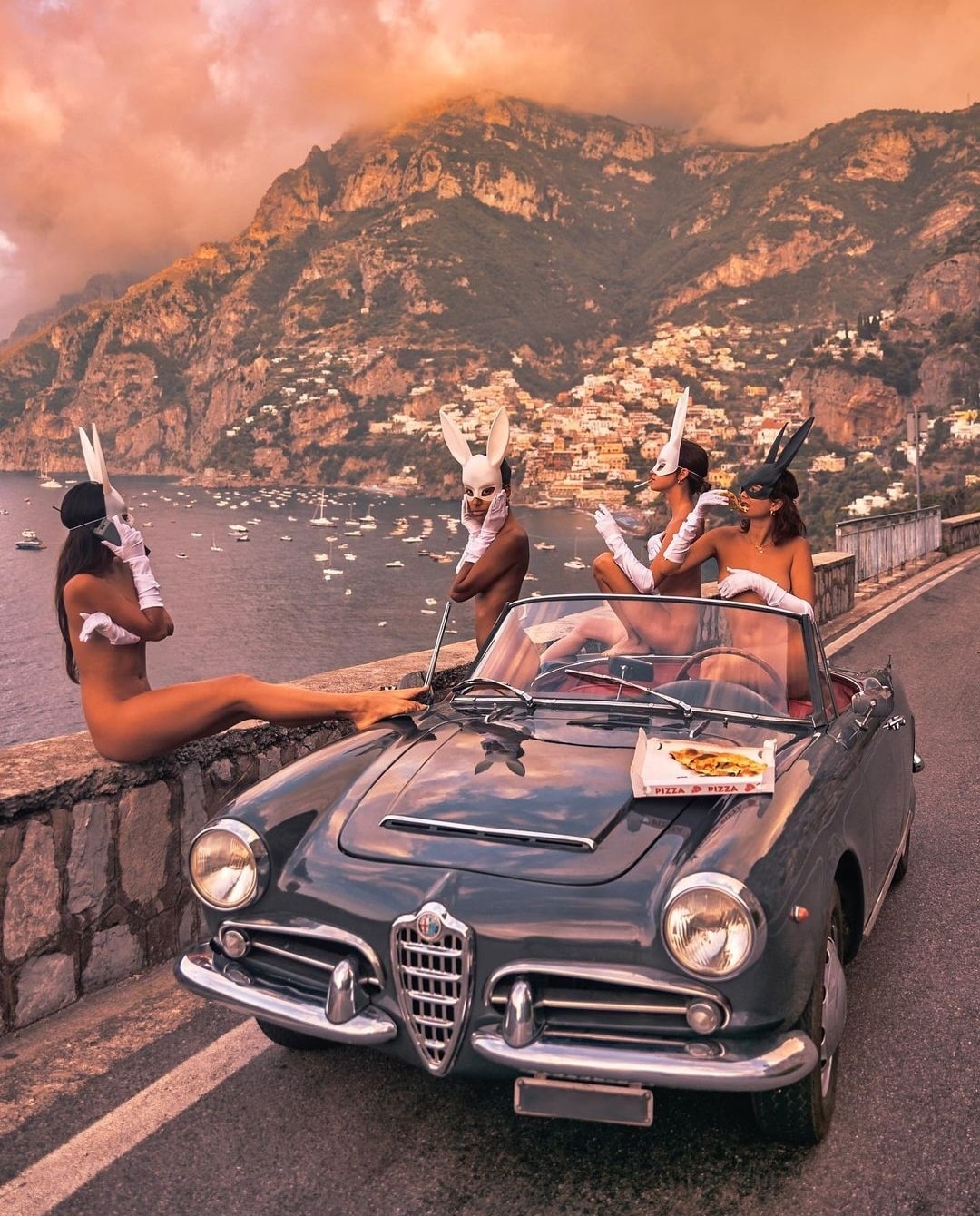 1080x1340, 364 Kb / автомобиль, альфа ромео, пицца, море, Италия, топлесс , маски, гора