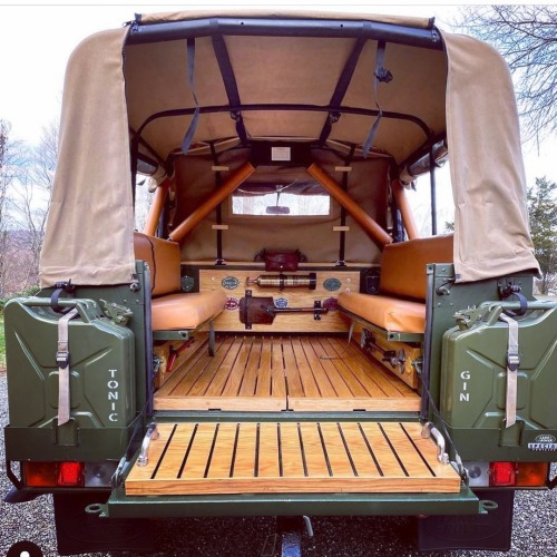 500x500, 104 Kb / автомобиль, классика, ретро, кузов, канистра, лопата, тент, джин-тоник, внедорожник, ленд ровер дефендер