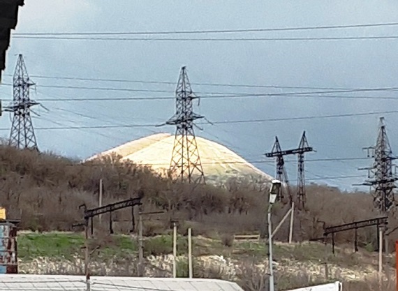 570x417, 91 Kb / гора,верхушка,солнце,облака