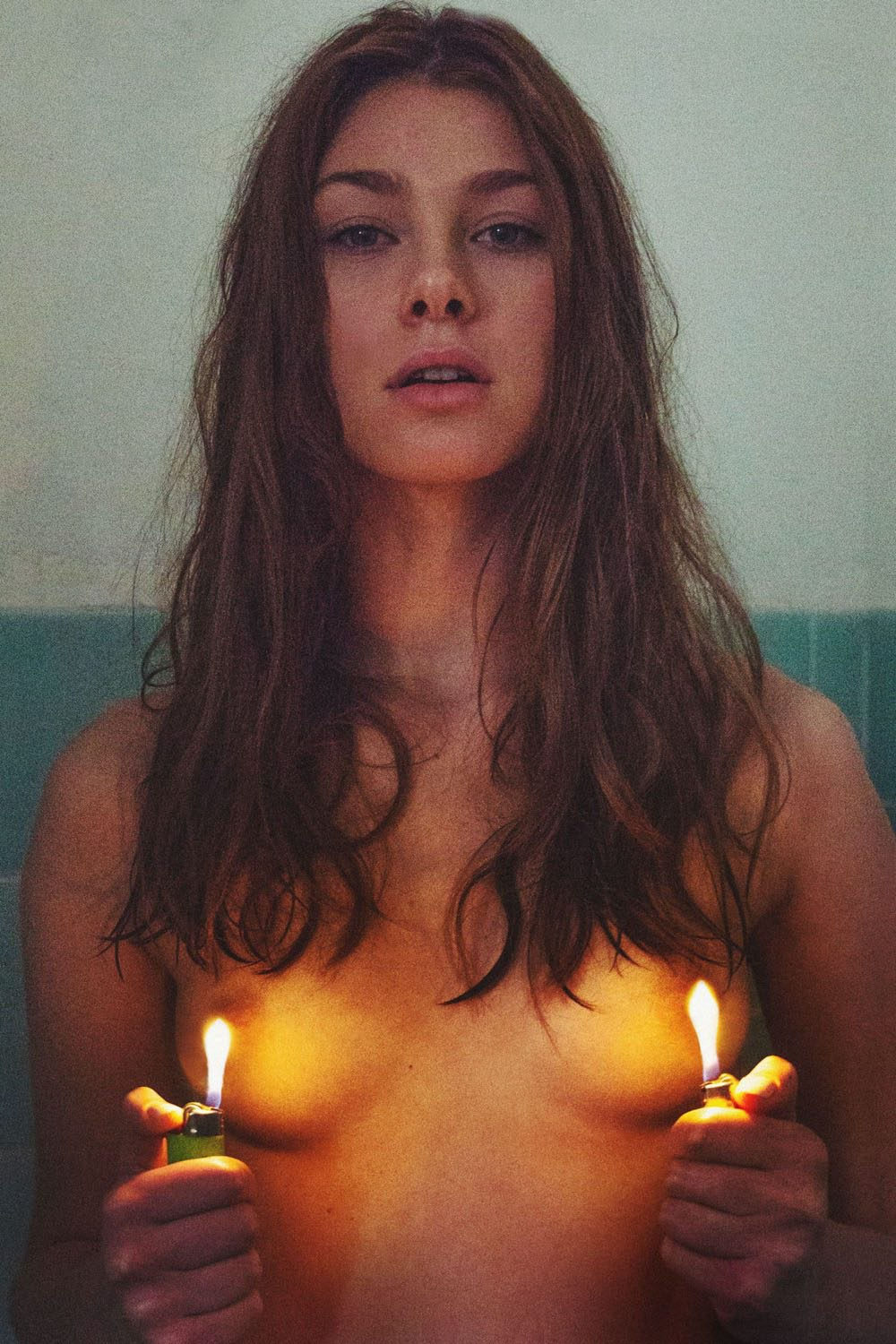 1000x1500, 283 Kb / Топлесс, зажигалка