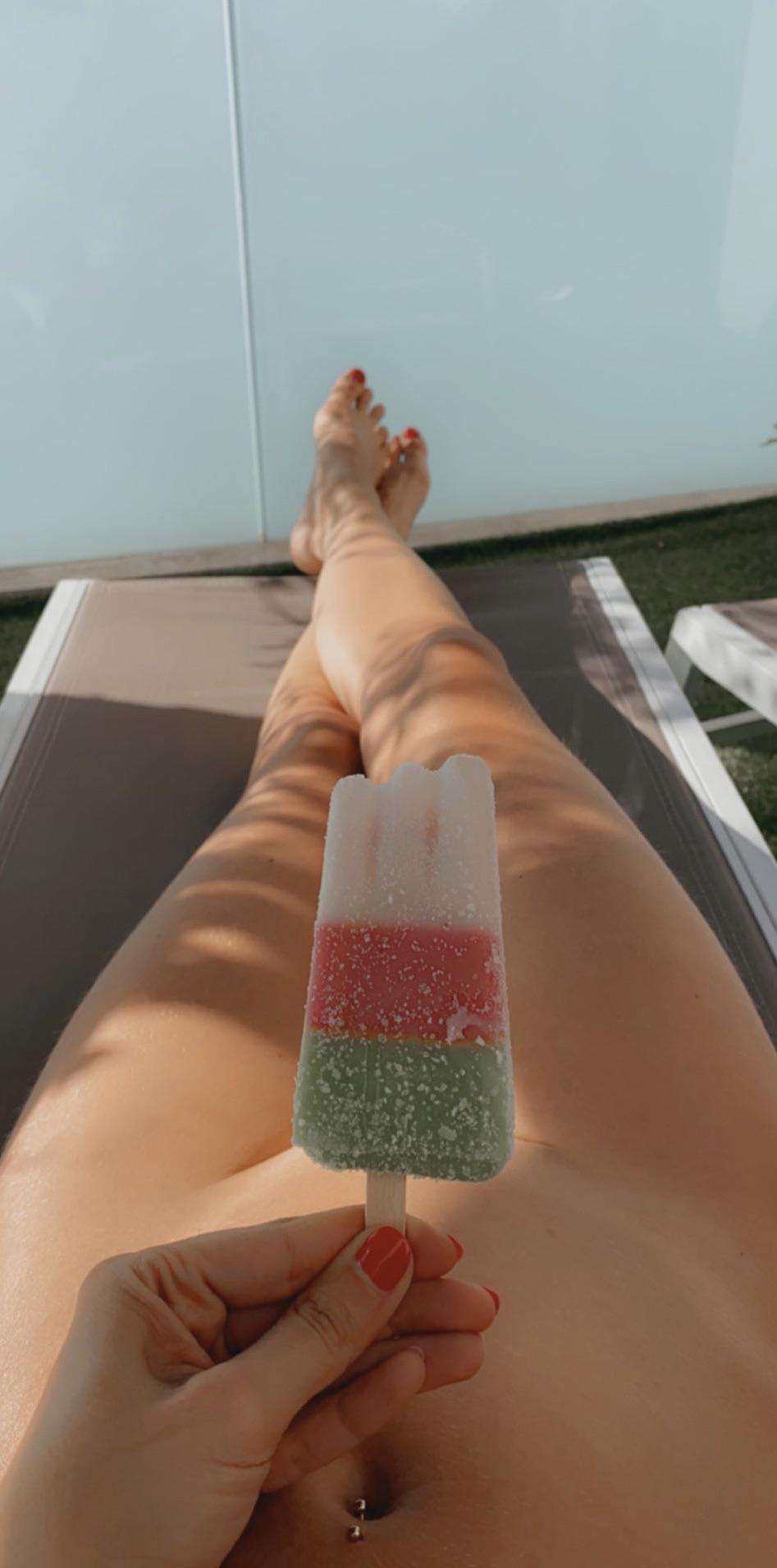 947x1912, 140 Kb / ноги, мороженое, пирсинг