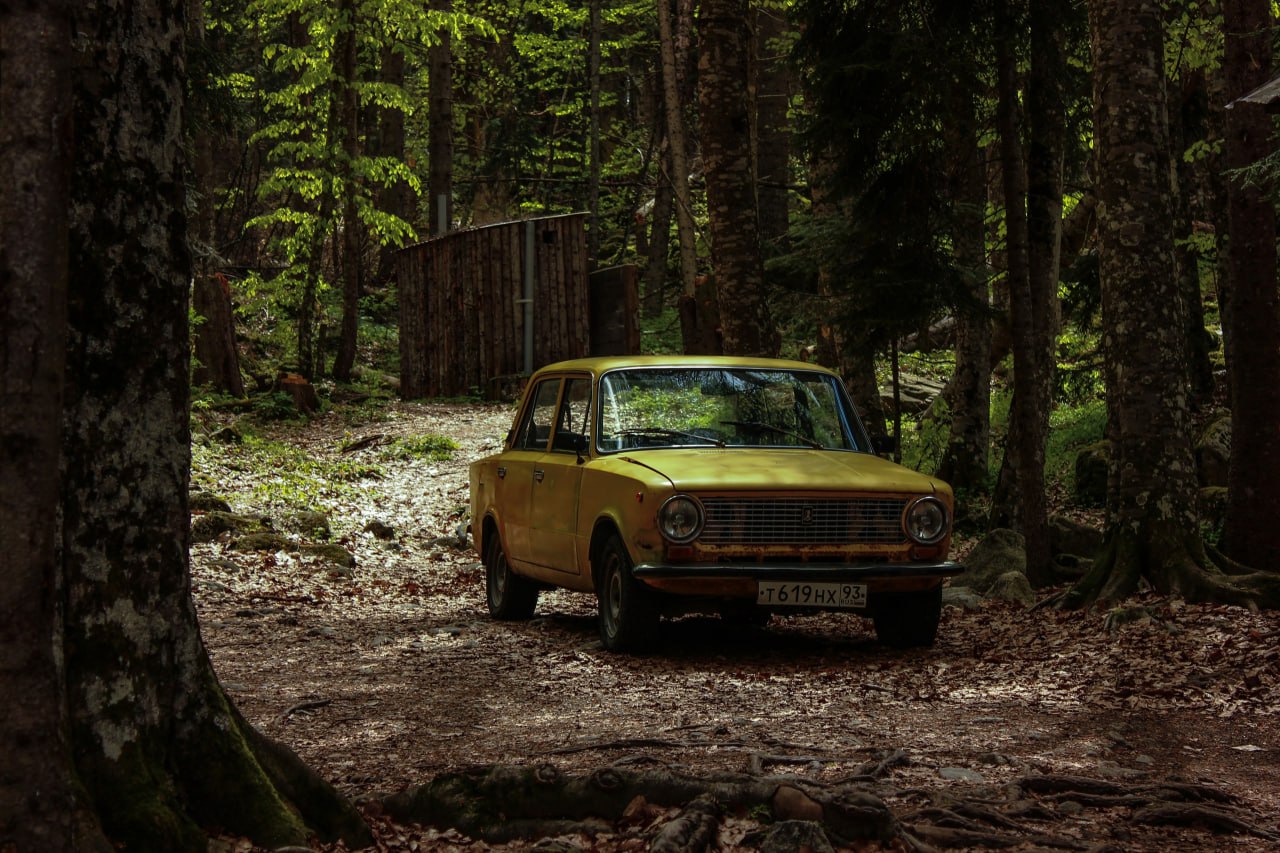 1280x853, 266 Kb / автомобиль, классика, ретро, жигули, ваз, лес, копейка, 21011