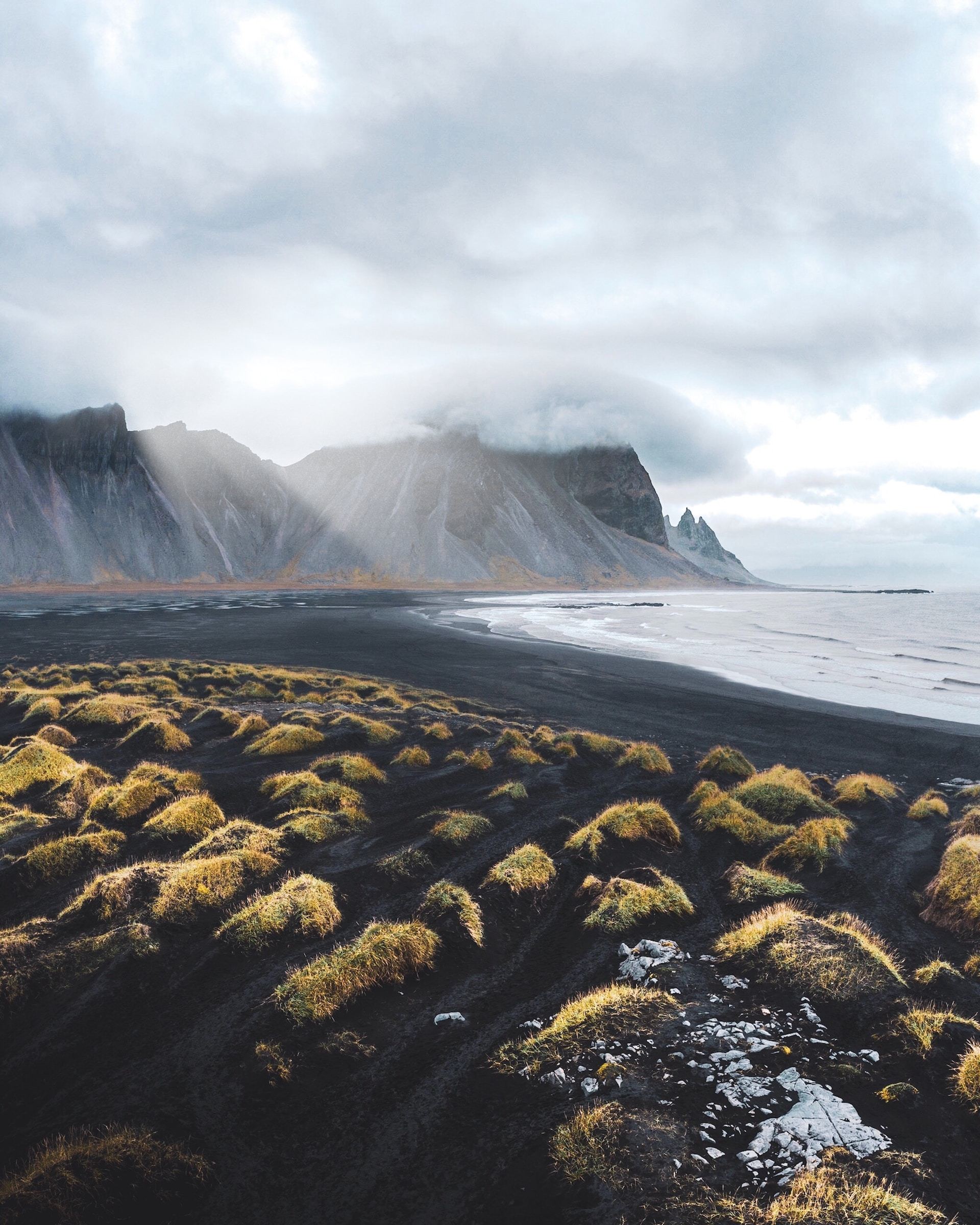 1920x2400, 625 Kb / Горы, море, облака, берег, кочки, холмы, пейзаж