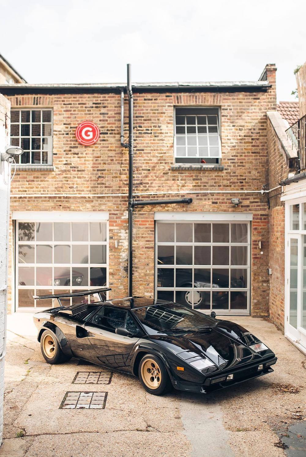 1000x1492, 260 Kb / автомобиль, классика, ретро, Lamborghini Countach, гараж