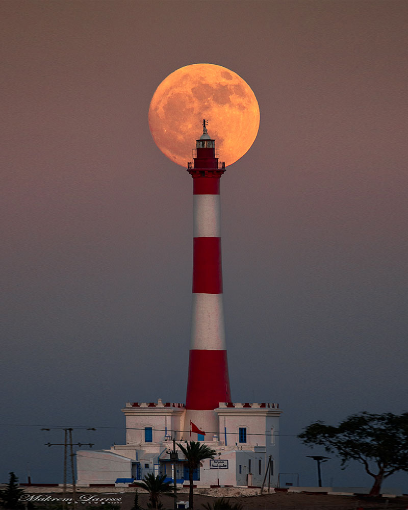 800x1000, 107 Kb / луна, маяк, вечер