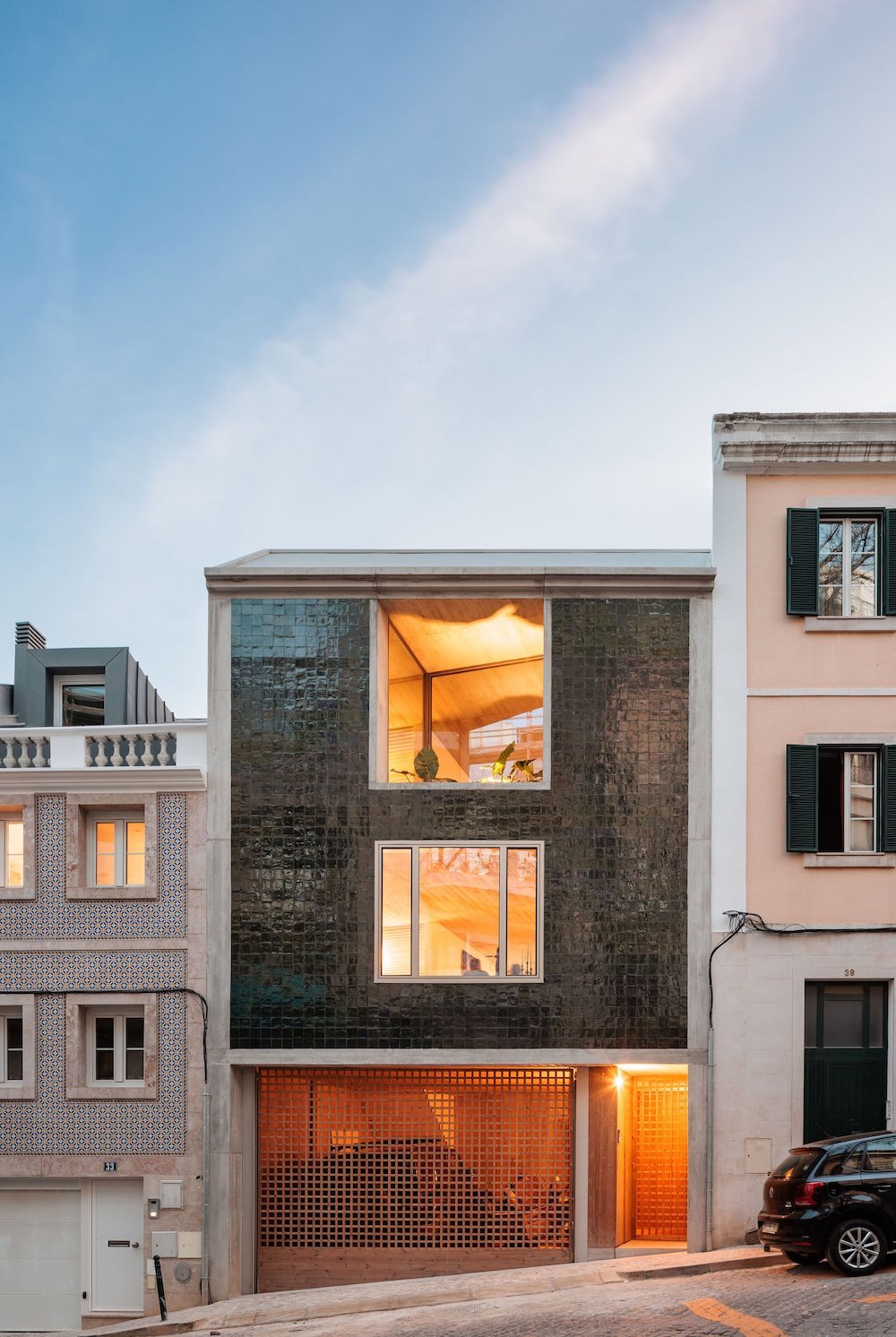 1000x1492, 247 Kb / Архитектура, дом, окно, авто, город, Лиссабон, Португалия