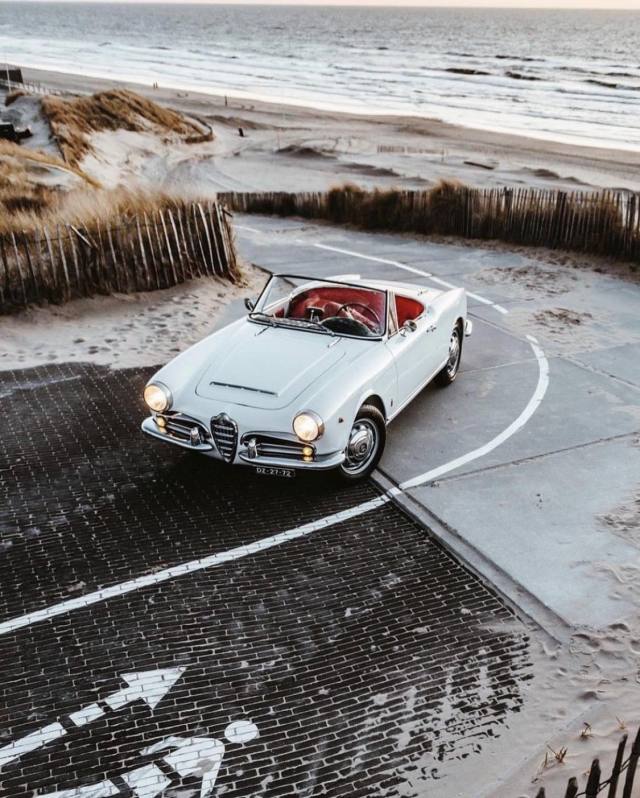 640x798, 96 Kb / автомобиль, классика, ретро, кабриолет, берег, песок, забор, alfa romeo