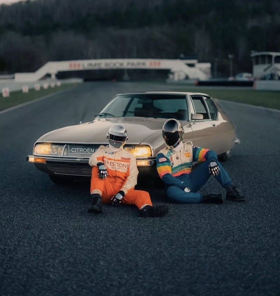 960x1012, 179 Kb / автомобиль, классика, ретро, шлем, гонки, гонщик, citroen, Daft Punk