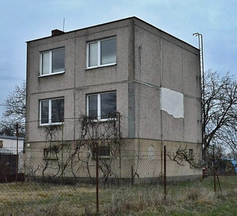 811x739, 138 Kb / дом, панелька, панельный дом, хрущевка, сетка, рабица, лестница