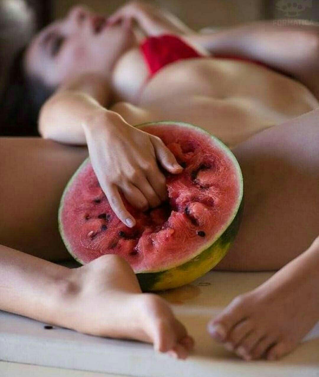 1080x1275, 234 Kb / арбуз, ноги, бикини