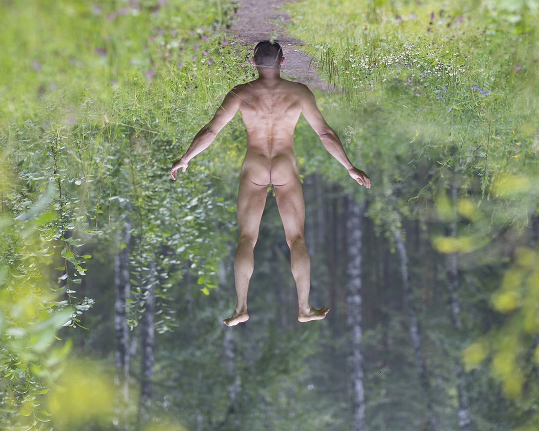 1100x880, 376 Kb / мужчина, вверх ногами, трава, деревья