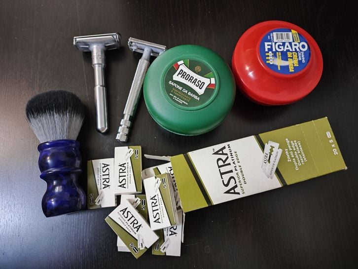 726x545, 61 Kb / Бритва, помазок, крем, мыло