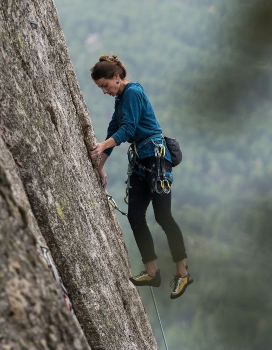 1047x1344, 267 Kb / Горы, скалы, скалолазка