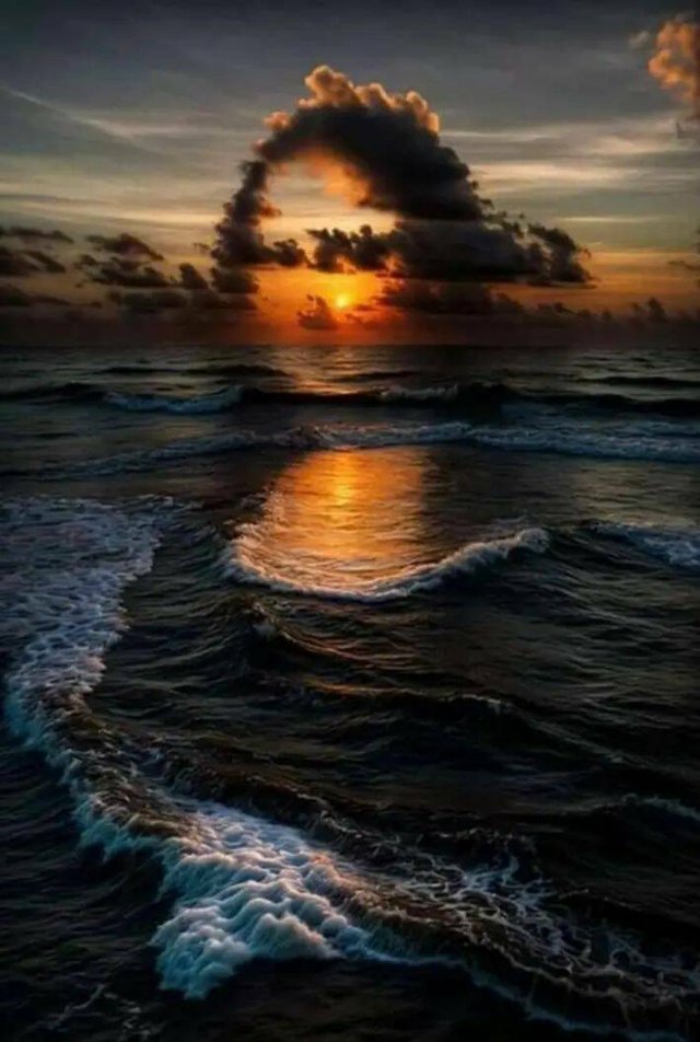 640x952, 88 Kb / Джоконда, Мона Лиза, море, волны, небо