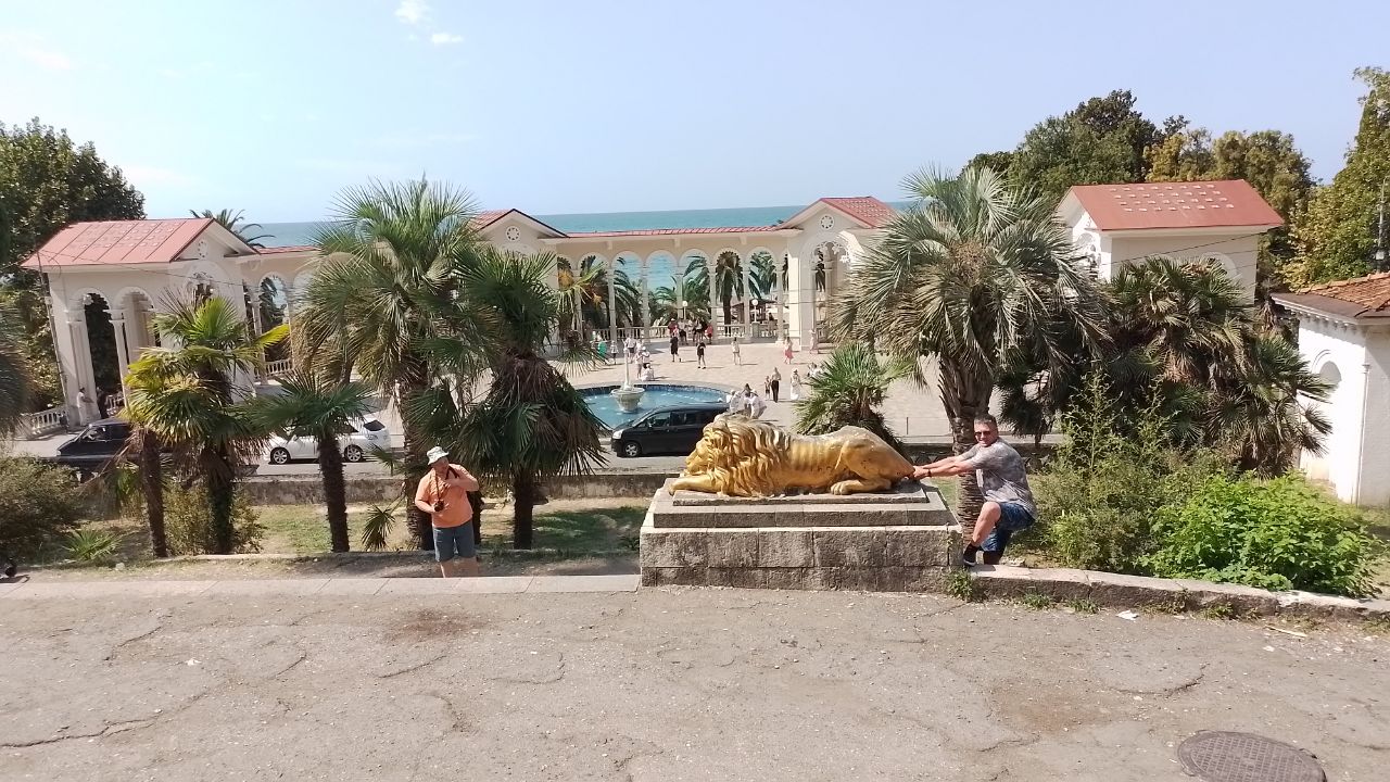 1280x720, 237 Kb / Гагра, море, лев, колоннада, фонтан, пальма, Murrzik