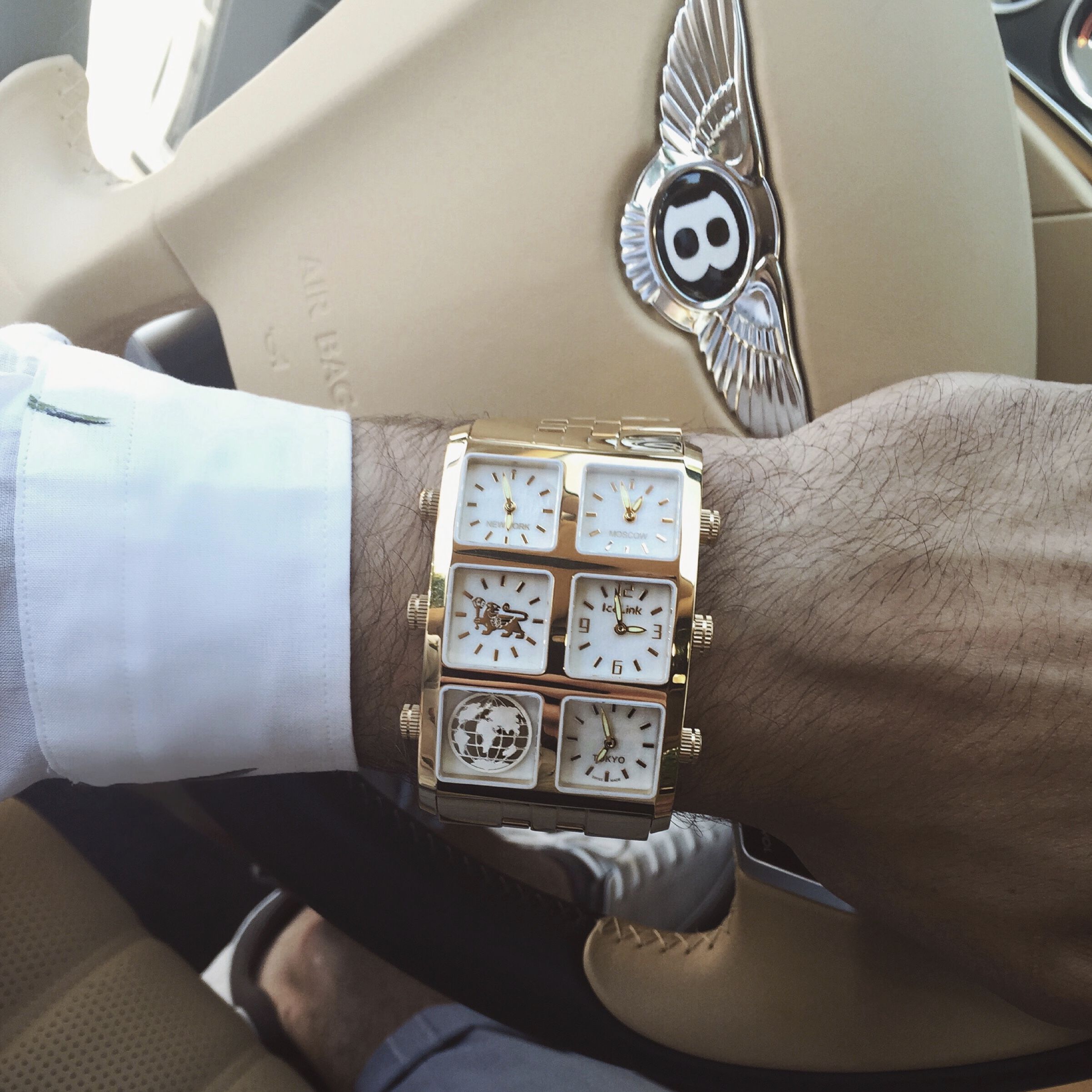 2403x2403, 537 Kb / Часы, bentley, рубаха, рука