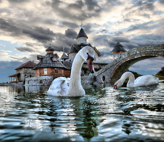 680x588, 126 Kb / лебеди, небо, церковь, вода