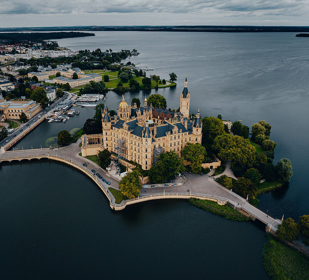 1000x908, 412 Kb / Замок, архитектура, дворец, Шверинский замок, Германия