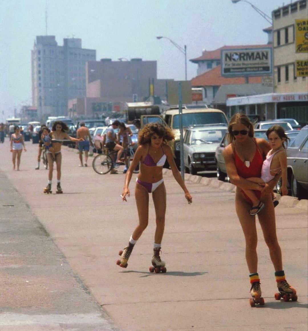 1080x1159, 94 Kb / Ролики, пляж, бикини, США