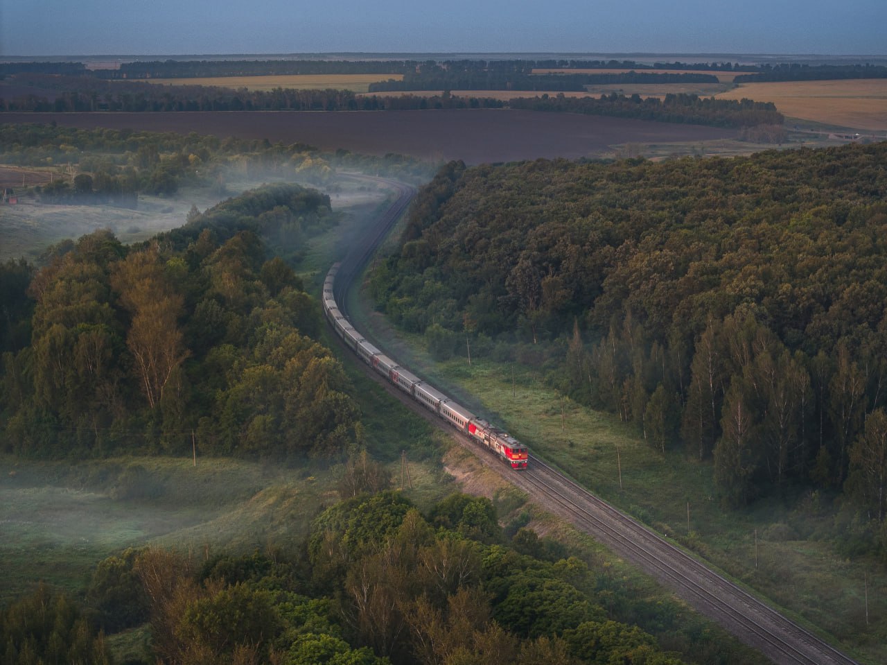 1280x959, 198 Kb / Тула, поезд, лес, железная дорога, дымка, туман