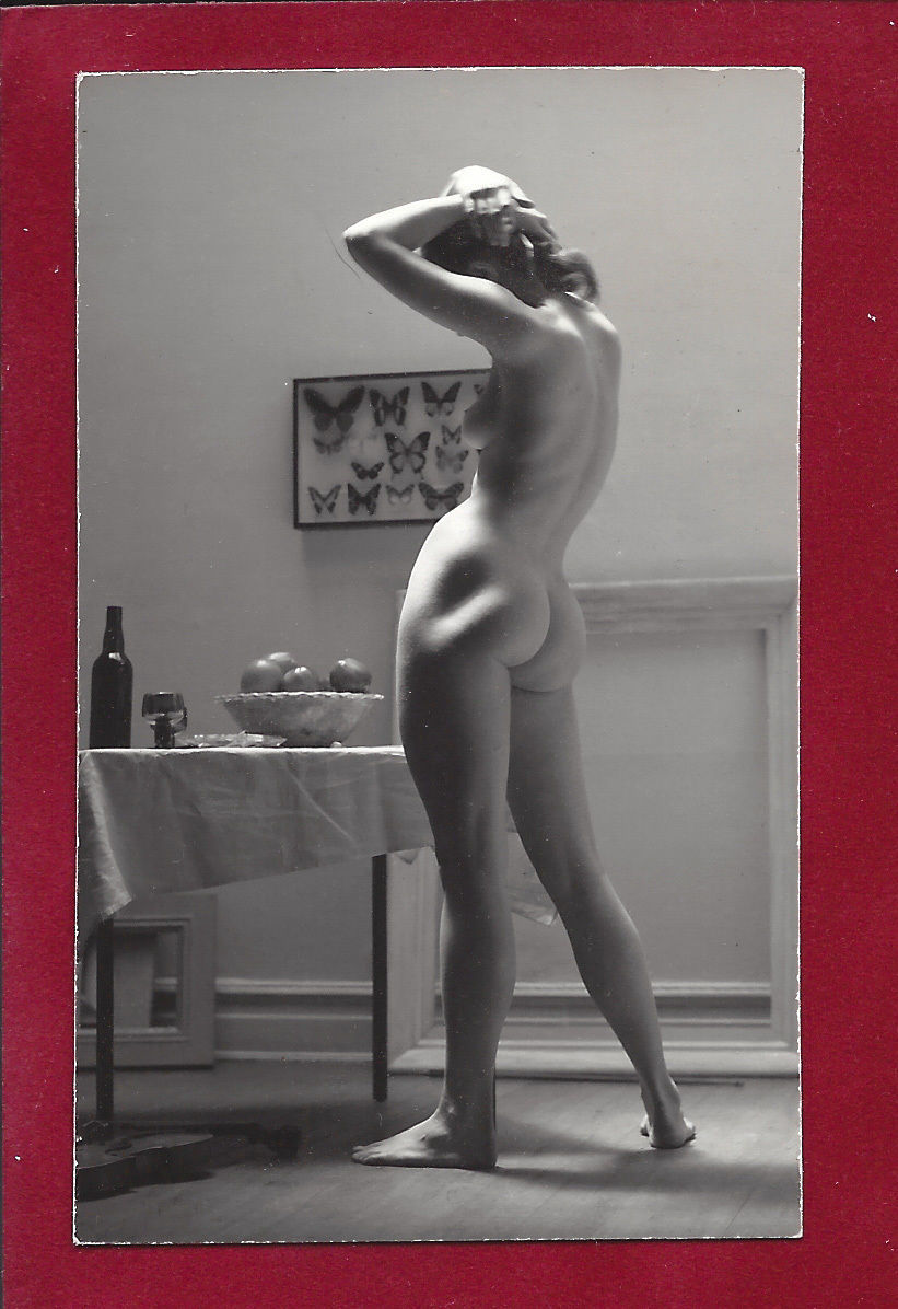 821x1196, 138 Kb / ч/б, этюд, бутылка, попа, голая, бабочка, бабочки