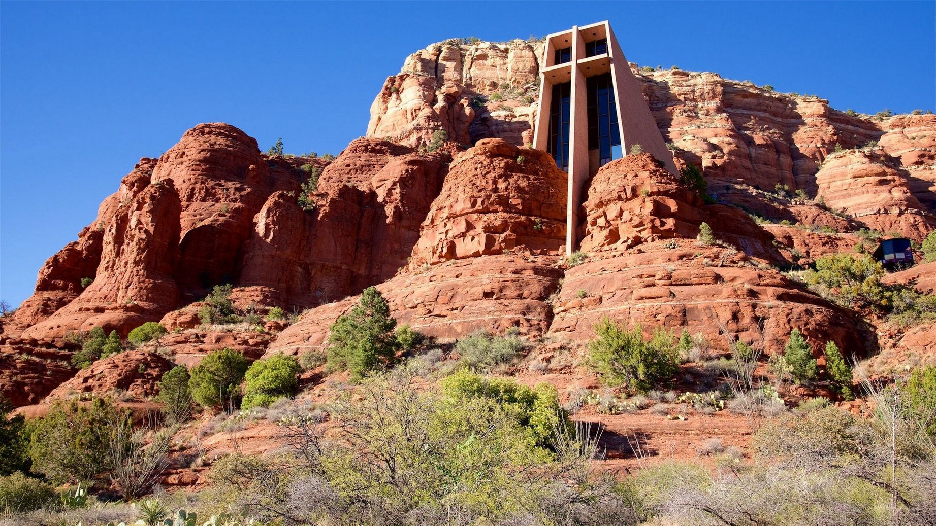 1843x1037, 566 Kb / Часовня Святого Креста, chapel of the holy cross, часовня, крест, церковь, США, горы, скалы, Аризона