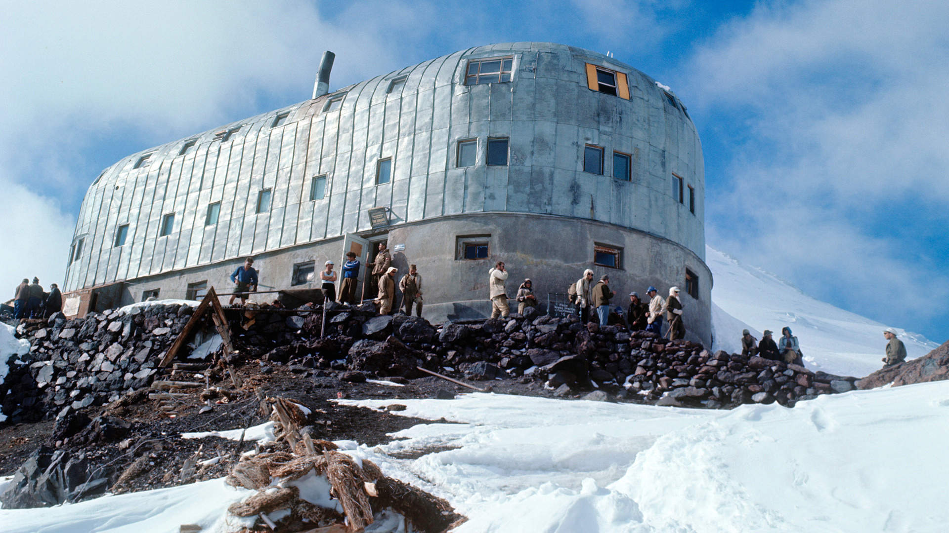 1920x1080, 618 Kb / Гостиница, горы, скалы, СССР, Приют одиннадцати, Приют 11, приют, скалолаз, альпинист