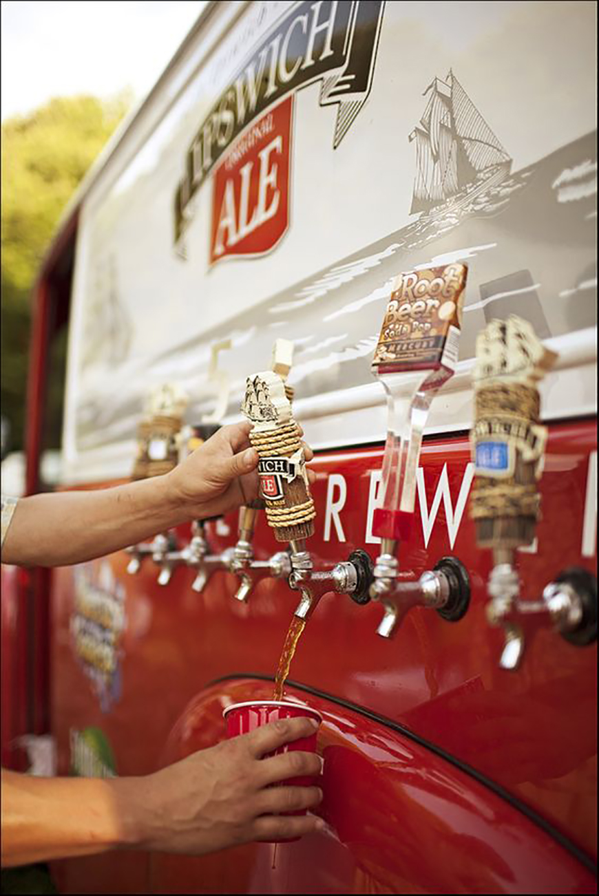 870x1302, 490 Kb / Кран, автомобиль, пиво, стакан