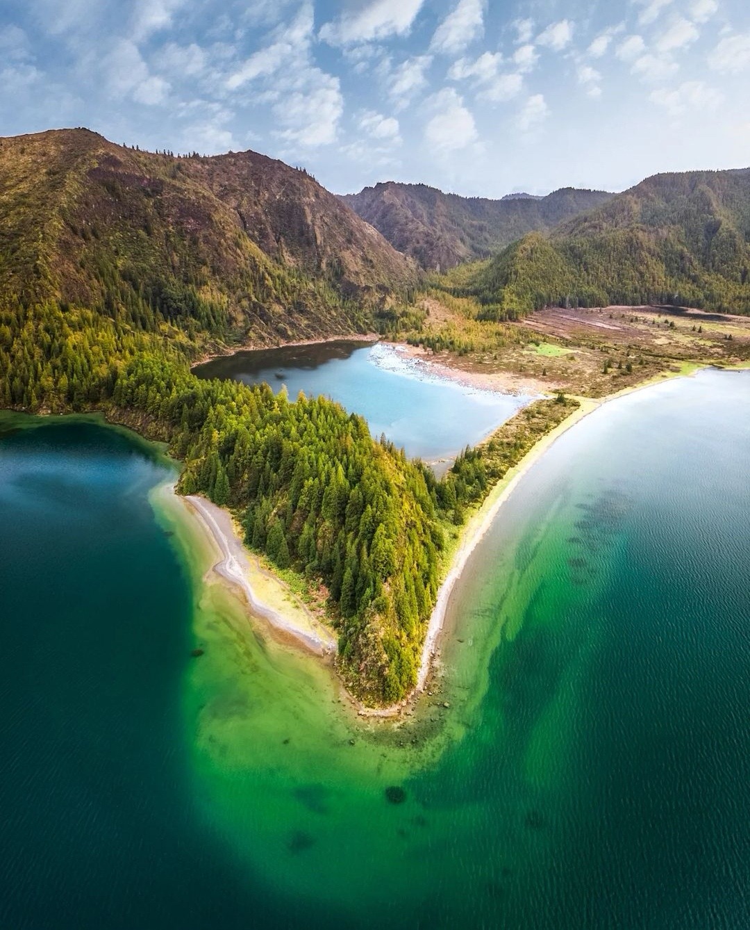 1080x1338, 386 Kb / Лес, озеро, горы