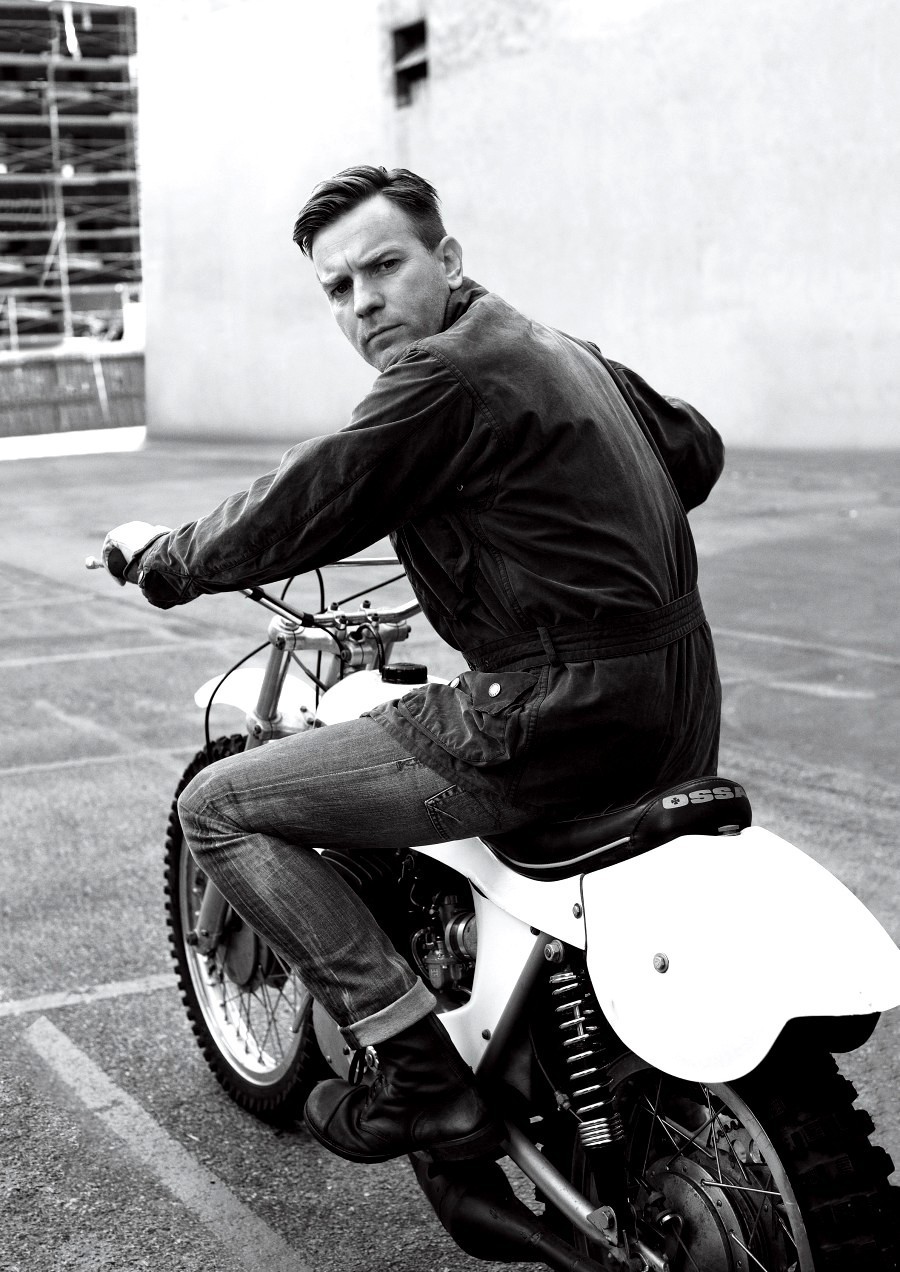900x1272, 243 Kb / Мотоцикл, ч/б, Юэн Макгрегор, Ewan McGregor