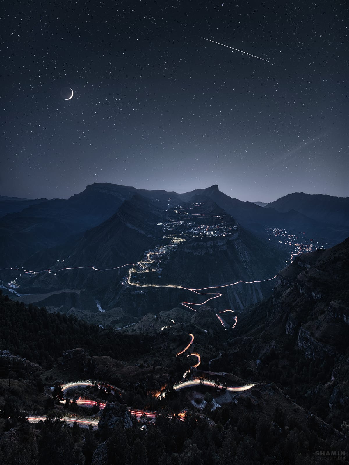 1200x1600, 177 Kb / Дагестан, горы, звезды, дорога, серпантин, ночь, огни, город, месяц, луна