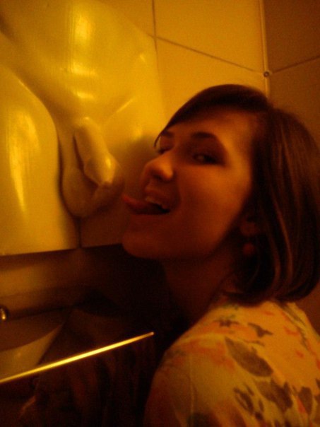 453x604, 36 Kb / женщина, манекен, член, язык