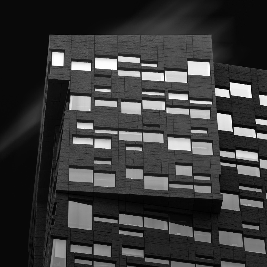 900x900, 267 Kb / здание, дом, архитектура, окна, ч/б