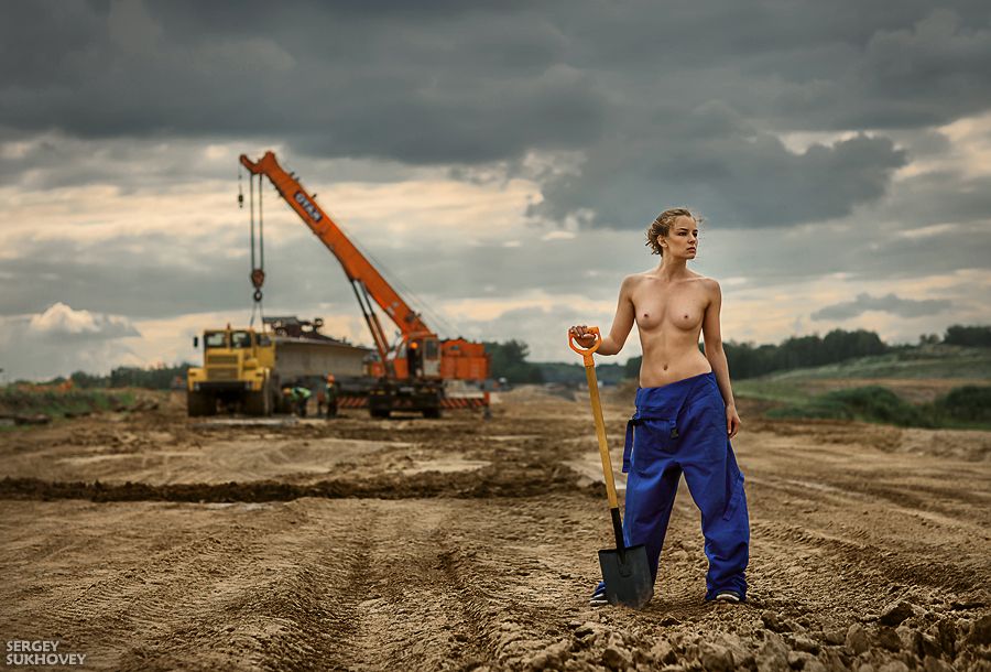 900x610, 99 Kb / лопата, кран, самосвал, топлесс, комбинезон, трактор, Сергей Суховей
