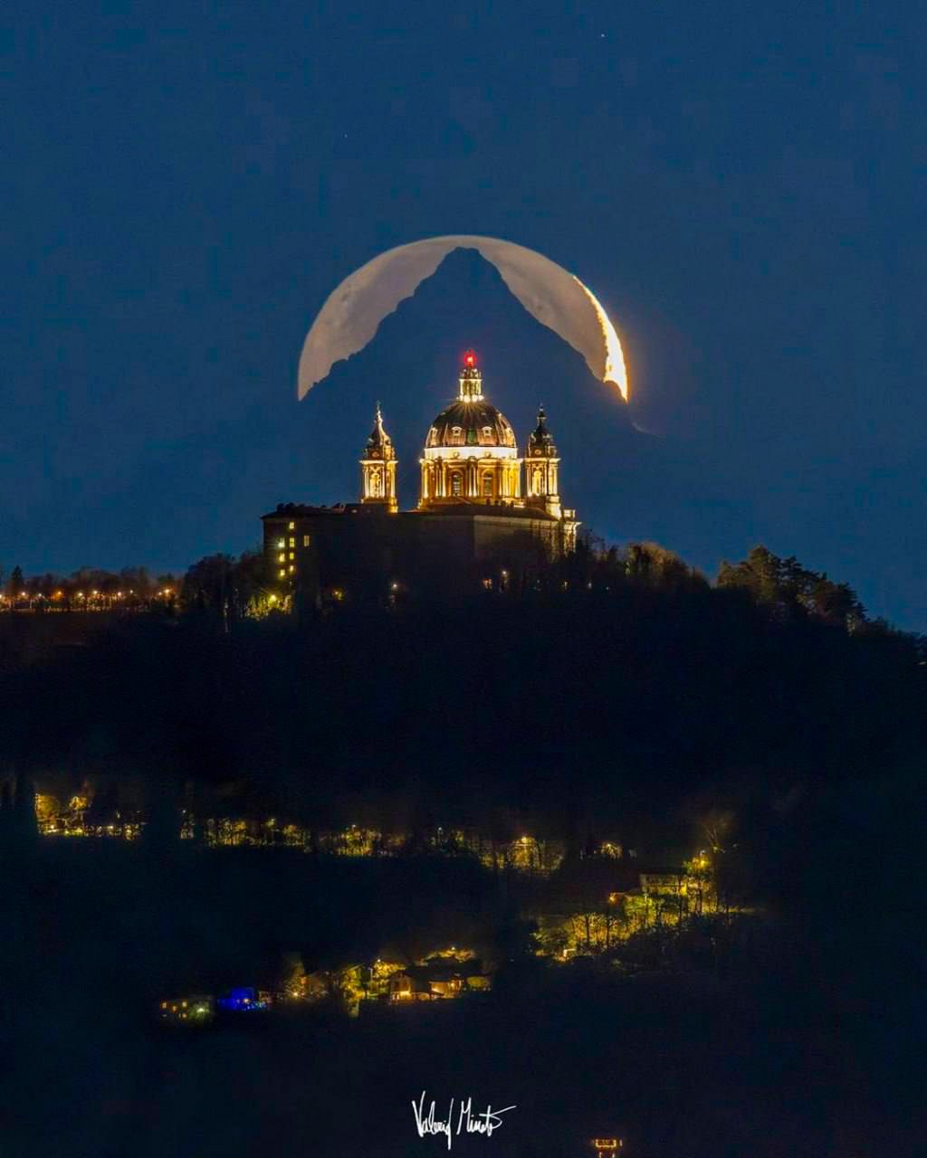 1024x1280, 81 Kb / Луна, гора